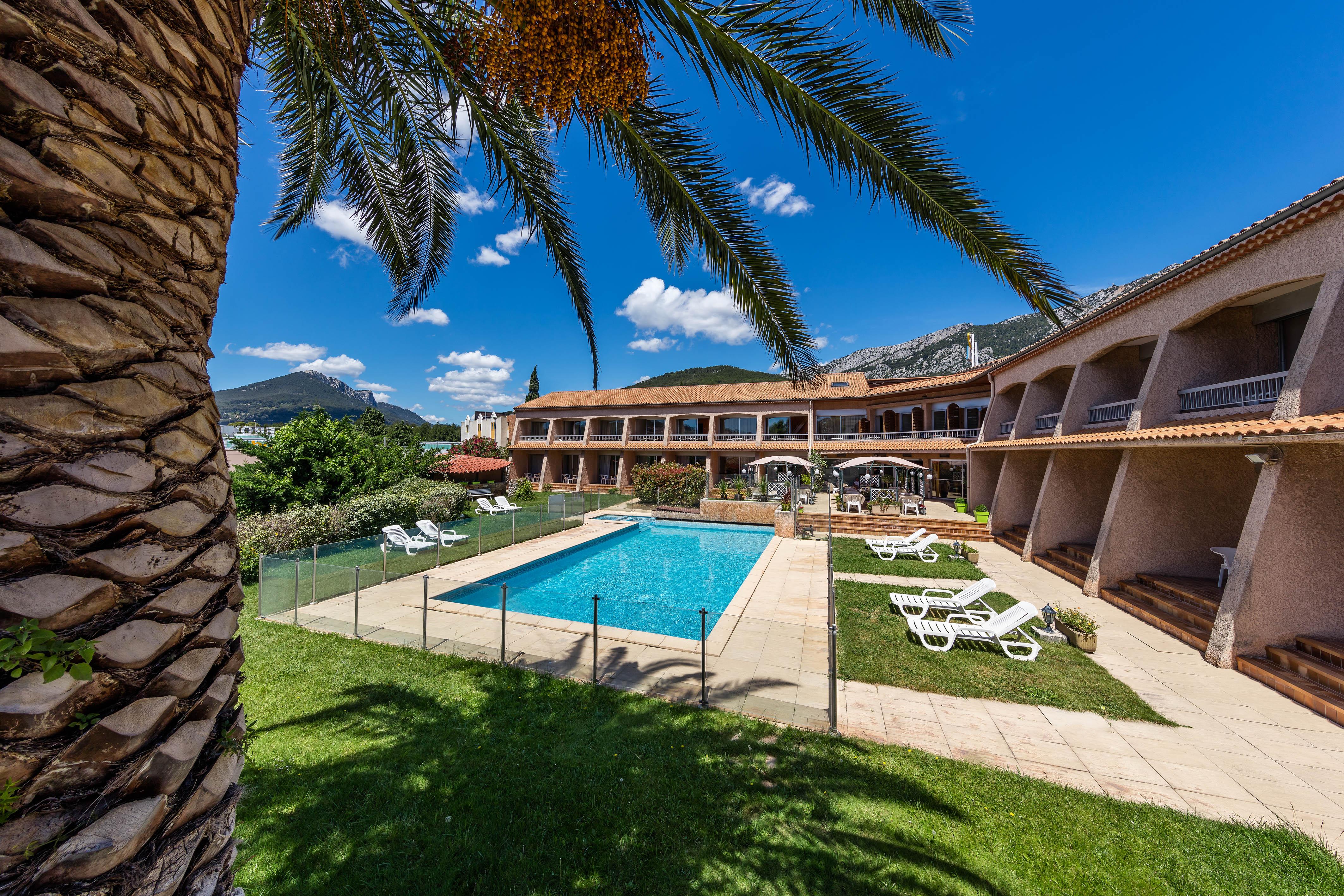 Noemys Toulon La Valette - Hotel Restaurant Avec Piscine Exterior foto