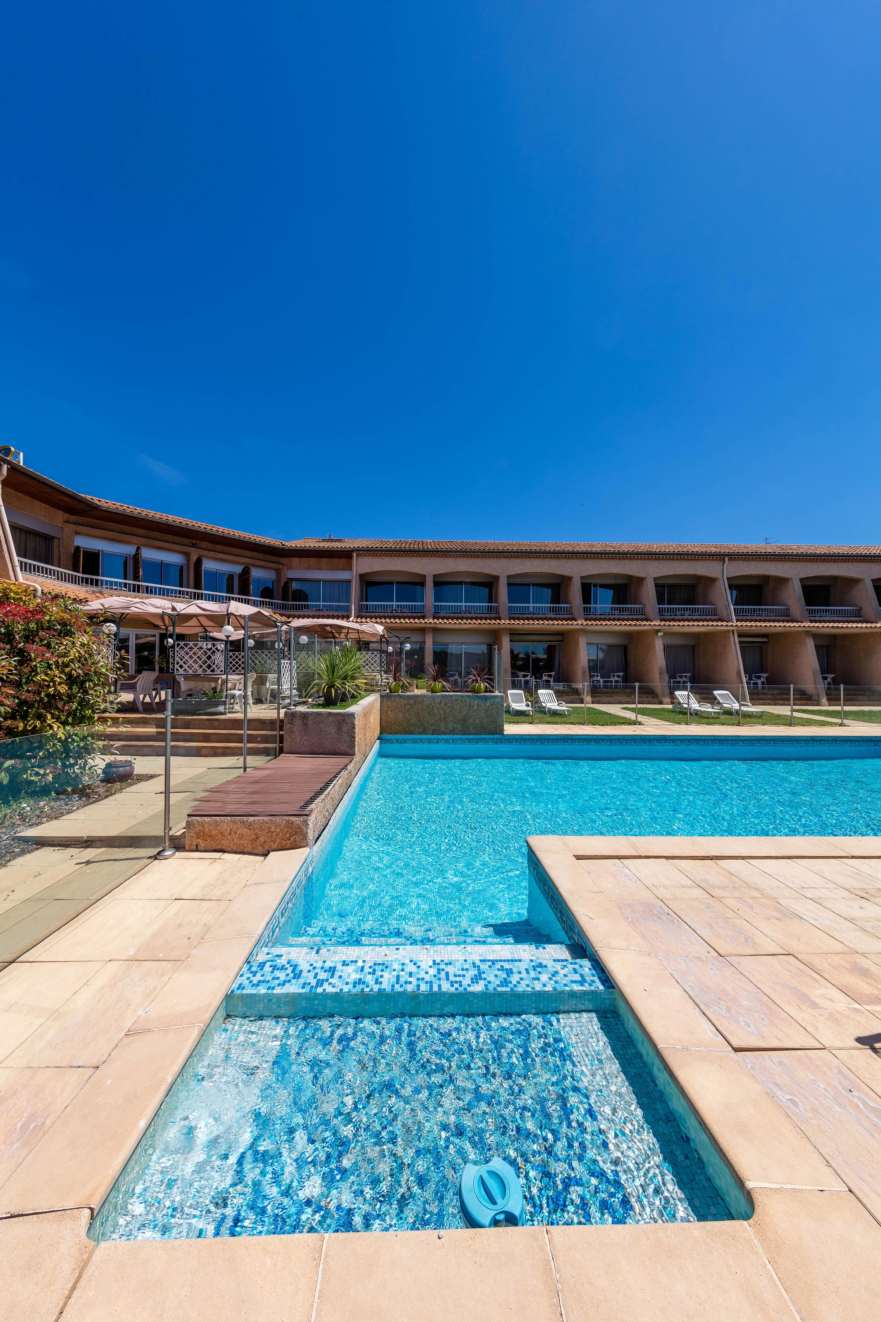 Noemys Toulon La Valette - Hotel Restaurant Avec Piscine Exterior foto