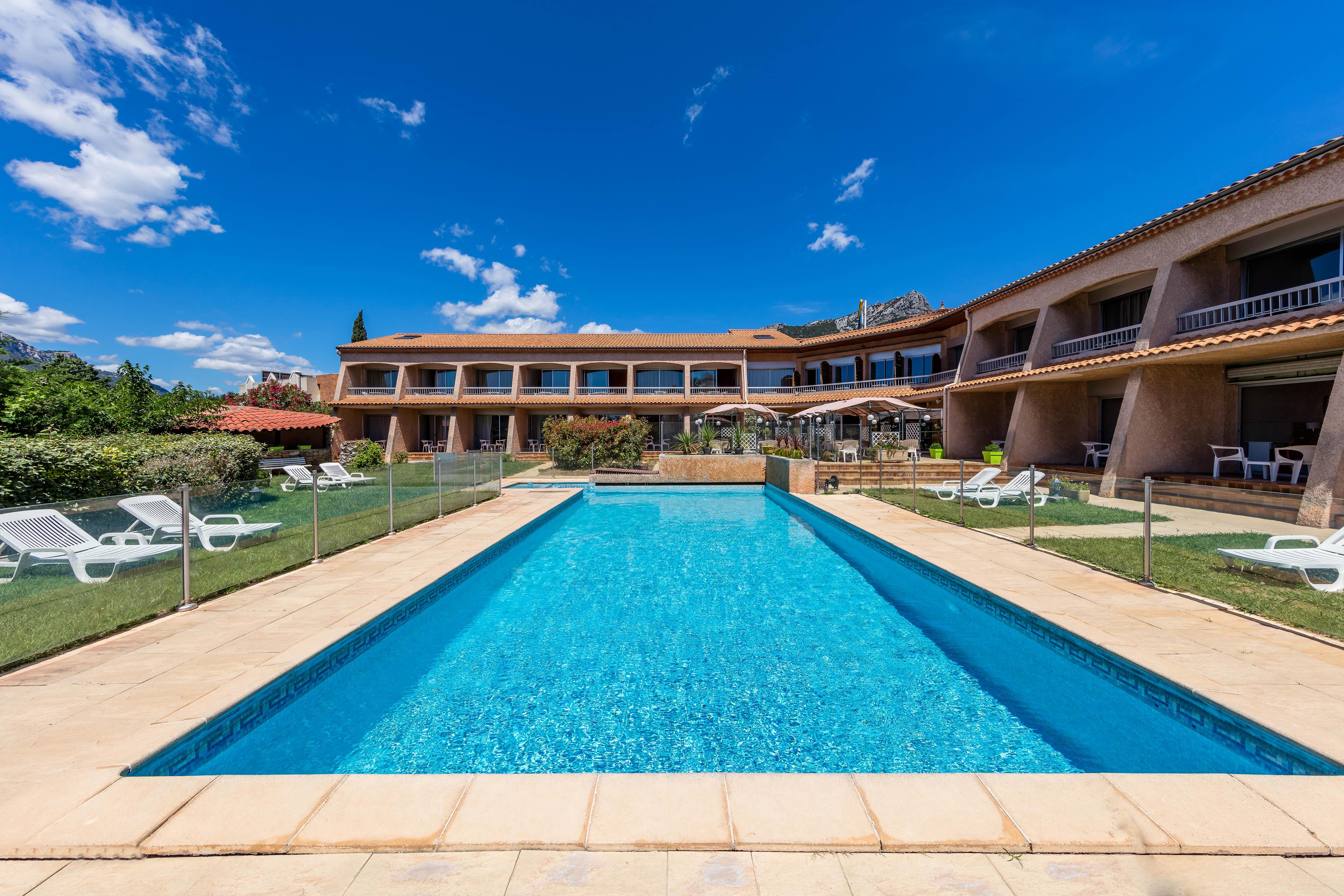 Noemys Toulon La Valette - Hotel Restaurant Avec Piscine Exterior foto