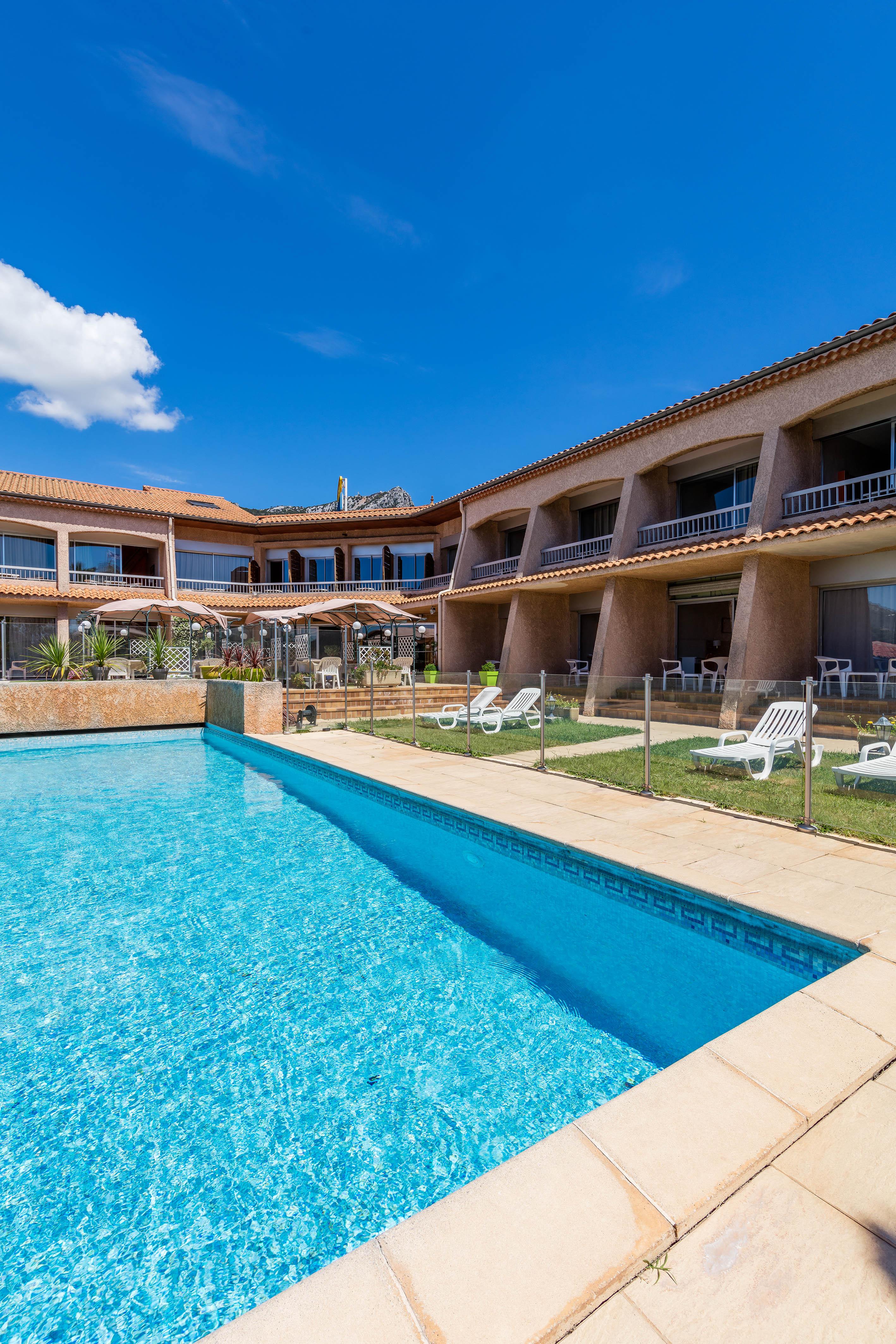 Noemys Toulon La Valette - Hotel Restaurant Avec Piscine Exterior foto