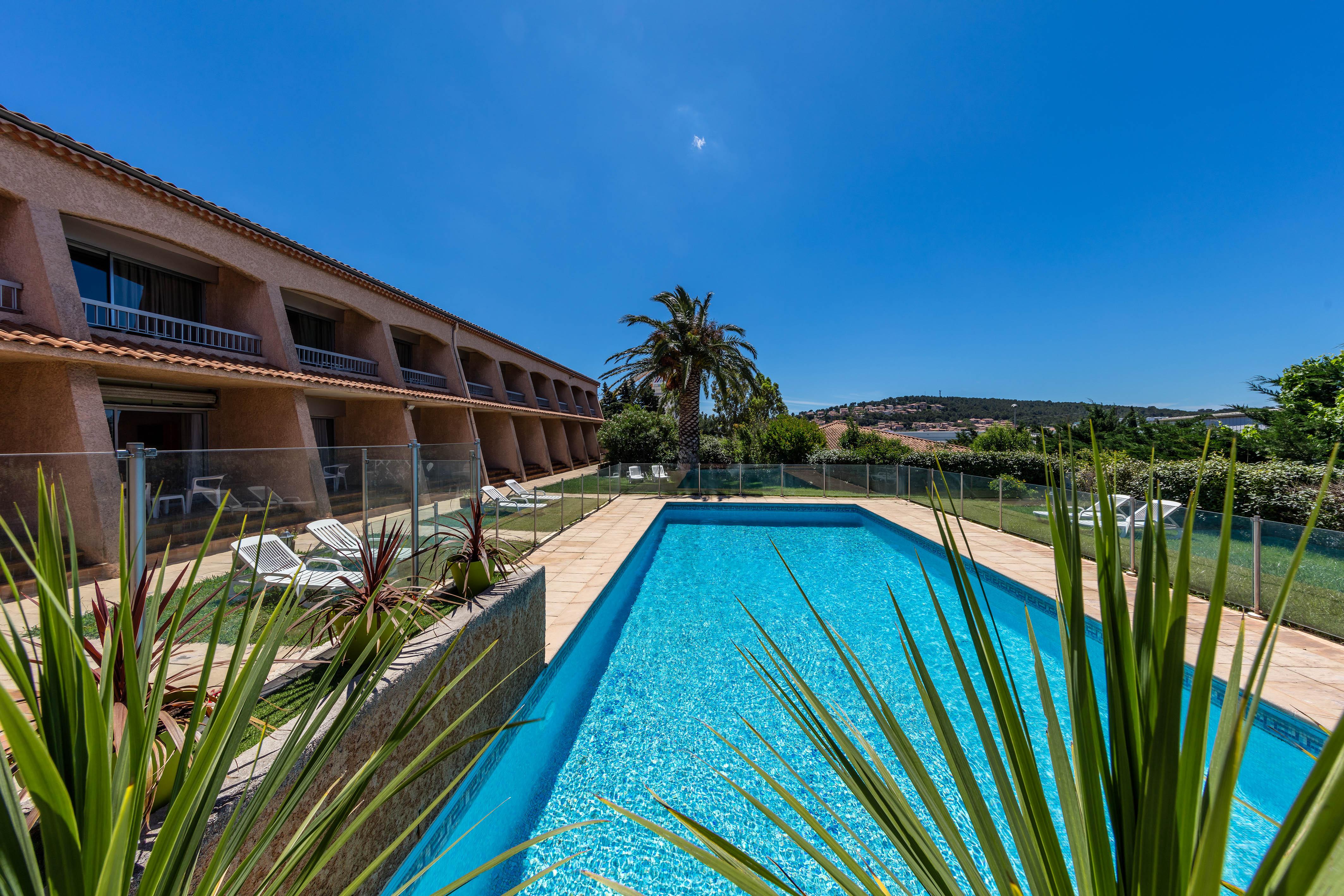 Noemys Toulon La Valette - Hotel Restaurant Avec Piscine Exterior foto